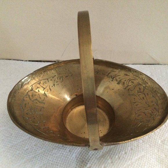 Carved solid brass small handled basket made in India likely vintage - Picture 3 of 4